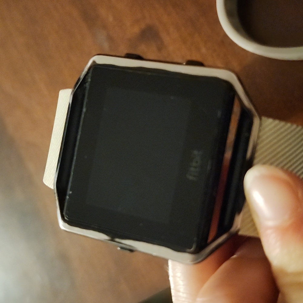 Fitbit watch - Picture 3 of 6